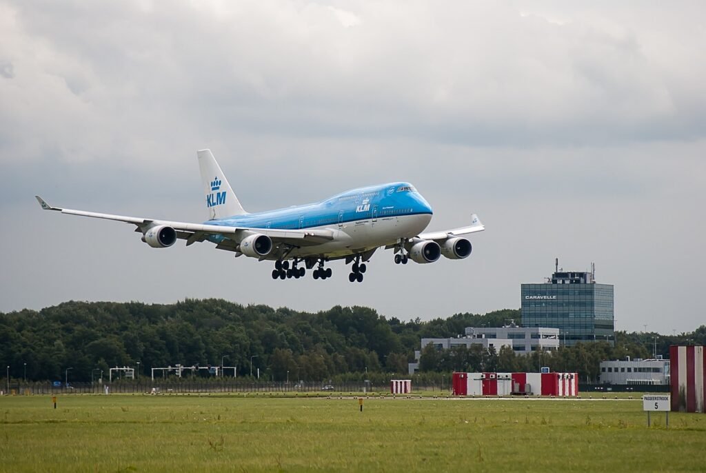 plane, runway, klm-2619970.jpg